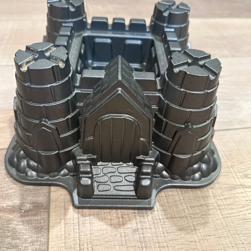 NORDIC WARE CASTLE BUNDT CAKE MOLD 10 CUP MADE IN USA